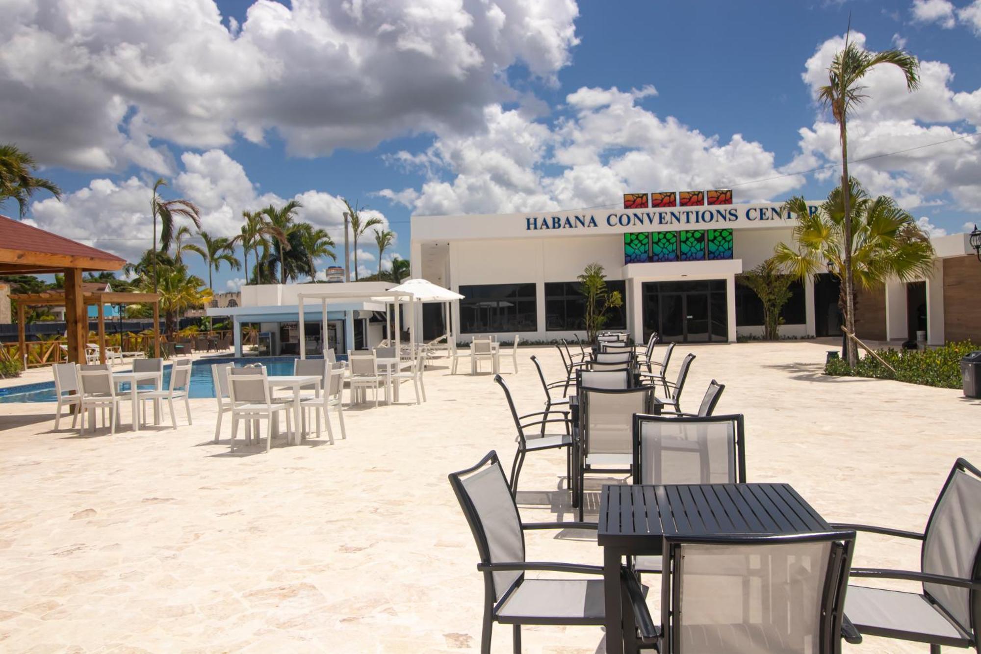 Habana Hotel Y Restaurante Higuey Exterior foto